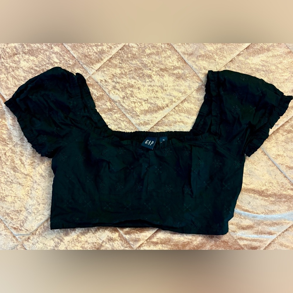 GAP NWOT Black Crop Top for Women